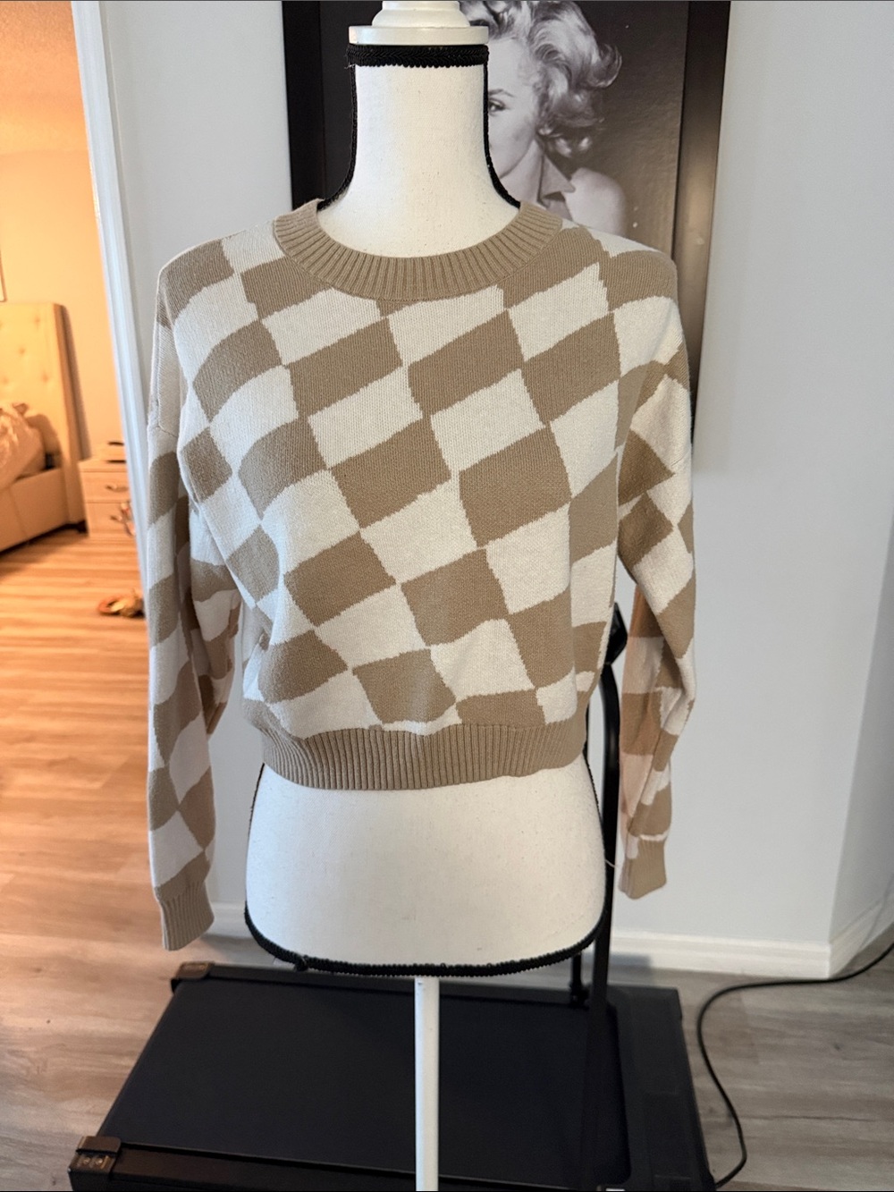 Hollister checkerboard cropped sweater small